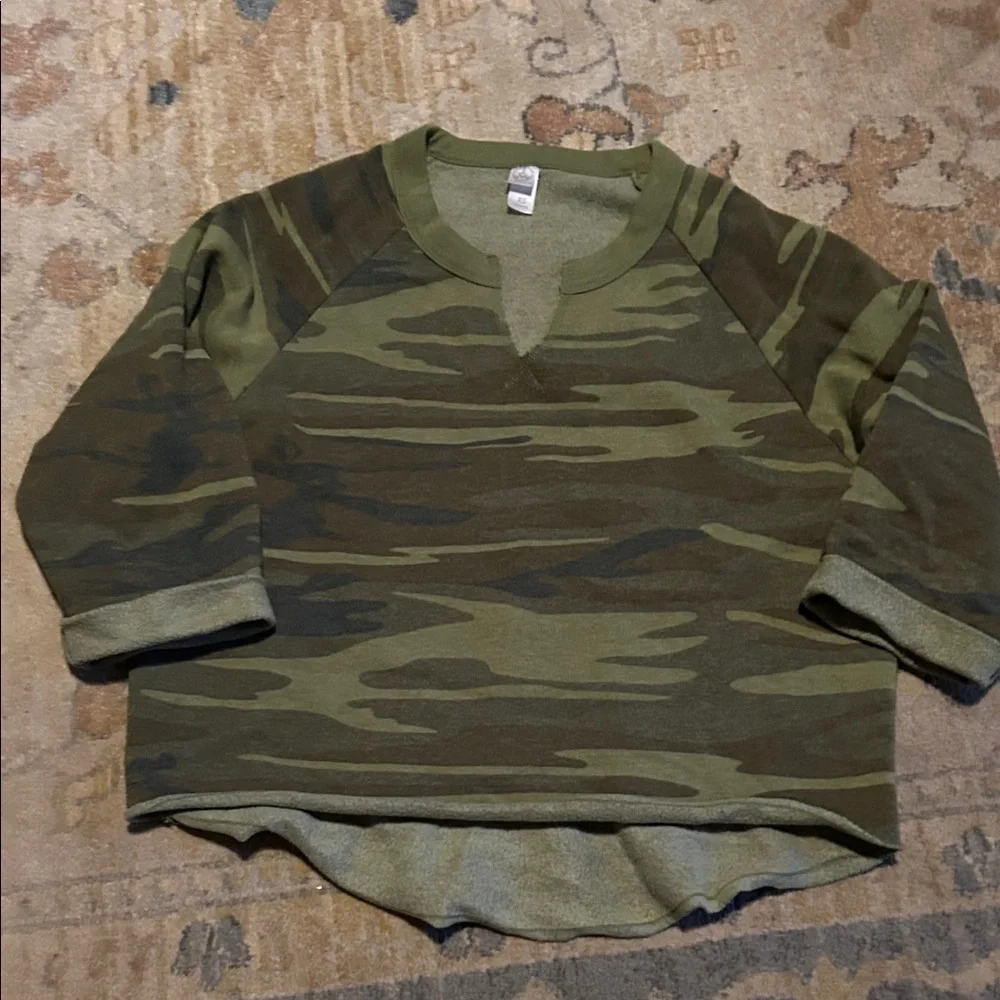 Women's Camouflage Sweatshirt Size Extra Small